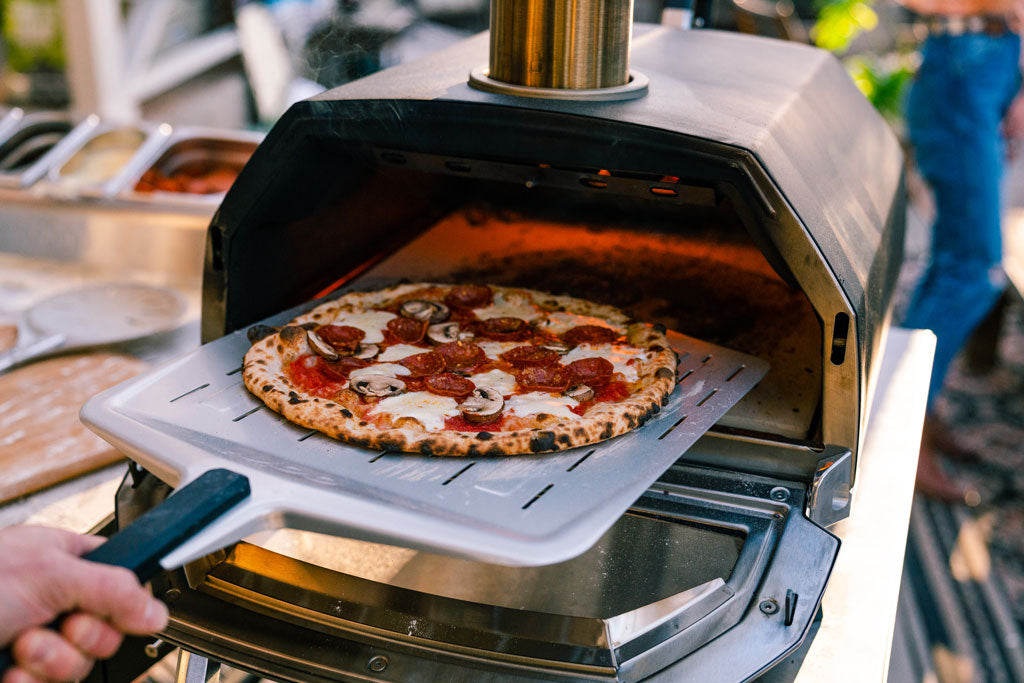 Ooni Karu 16 - Multi-Fuel Outdoor Pizza Oven
