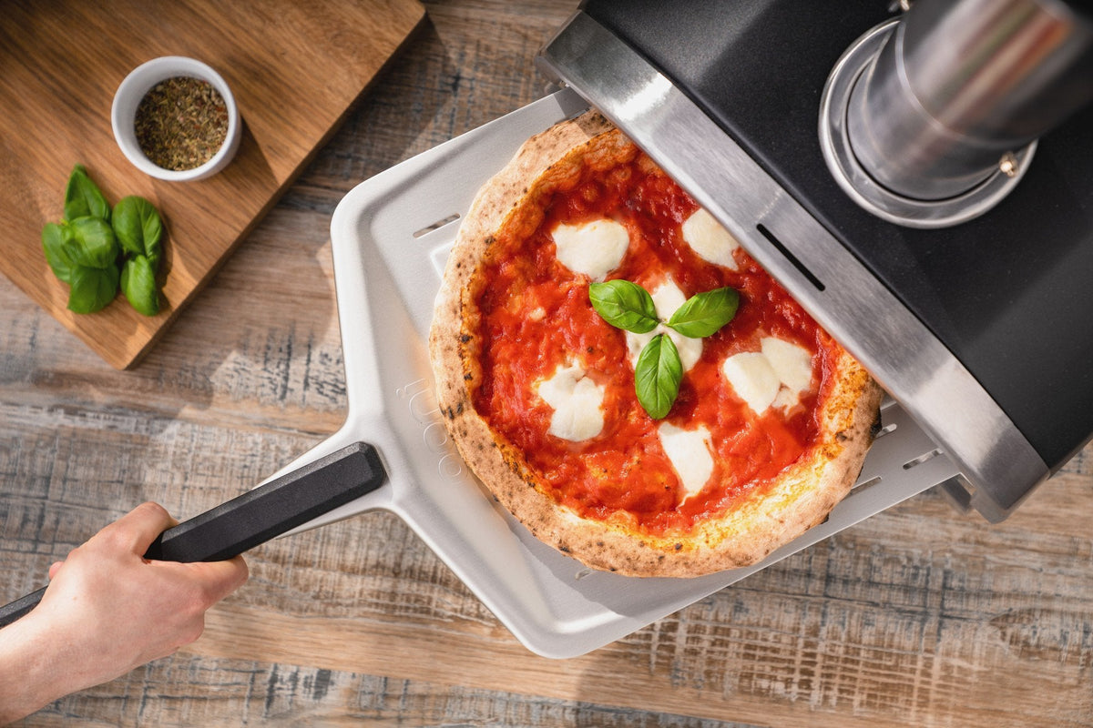 Ooni Fyra 12 - wood pellet pizza oven - portable